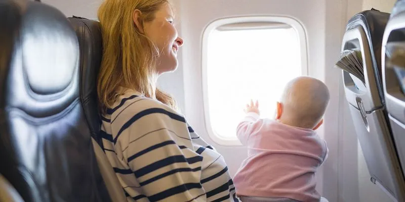 Tips to Keep Baby Entertain/Preoccupied on a Long Flight